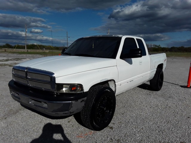 BUY DODGE RAM 2500 2001 4DR QUAD CAB 139