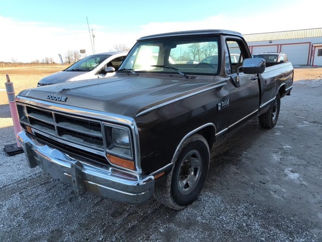 BUY DODGE 3/4 TON TRUCKS 1989 D250 SWEPTLINE, i-44autoauction