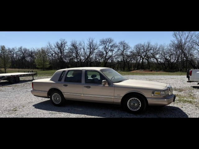 BUY LINCOLN TOWN CAR 1996 4DR SDN EXECUTIVE, i-44autoauction